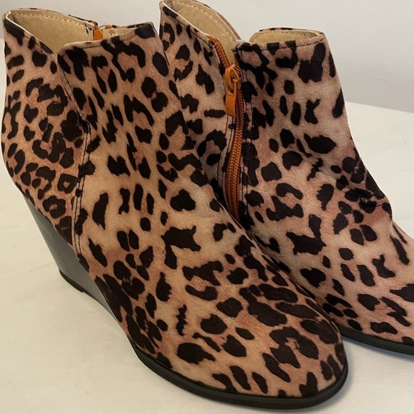 LEOPARD Ankle Boots with Orange Zipper Wedge - Picture 6 of 9
